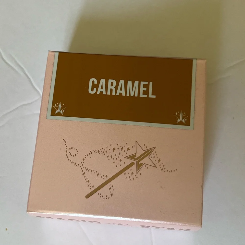 Jeffree Star setting powder caramel shade